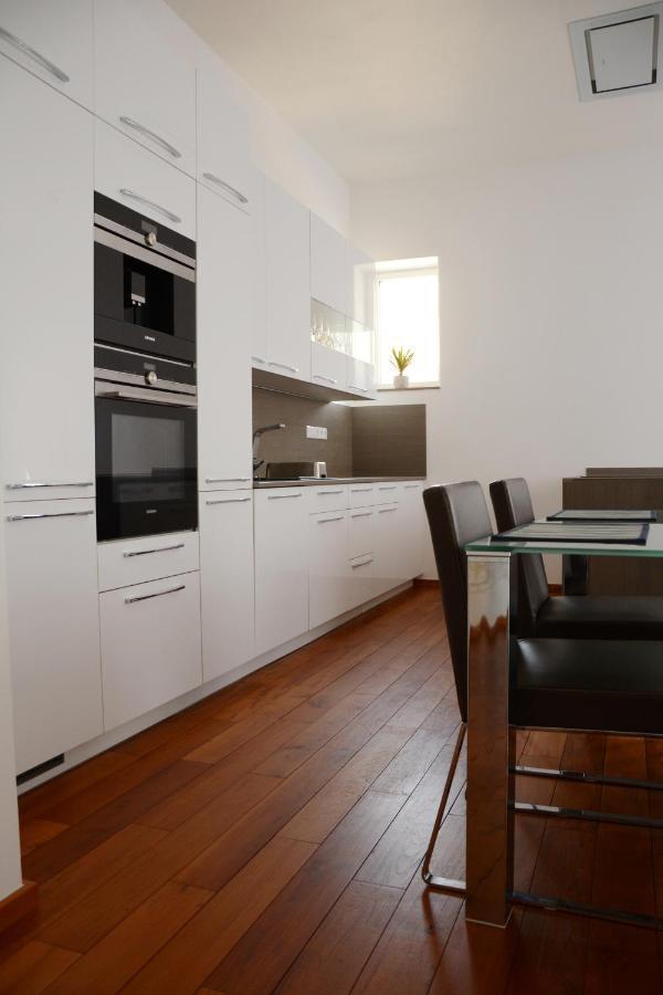 Premium Apartment Near Banska Bystrica Square With Two Big Bedrooms Exterior photo