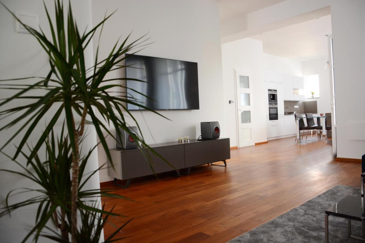 Premium Apartment Near Banska Bystrica Square With Two Big Bedrooms Exterior photo